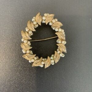 Vintage Gold Tone Leaf and Faux Pearl Leaf Wreath Brooch/Pin